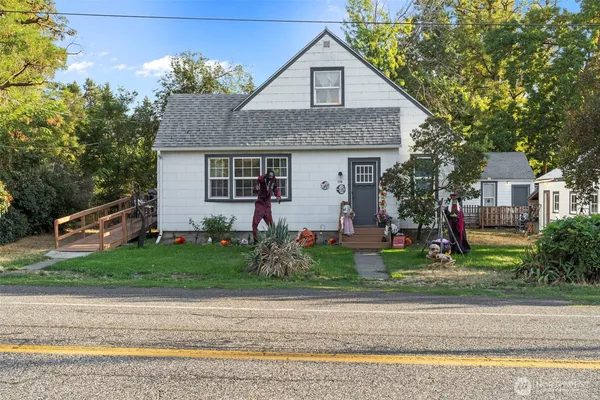$335,000 | 115 West 2nd Street, Waitsburg, WA 99361