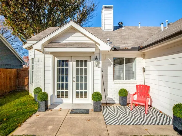 a house view with a outdoor space