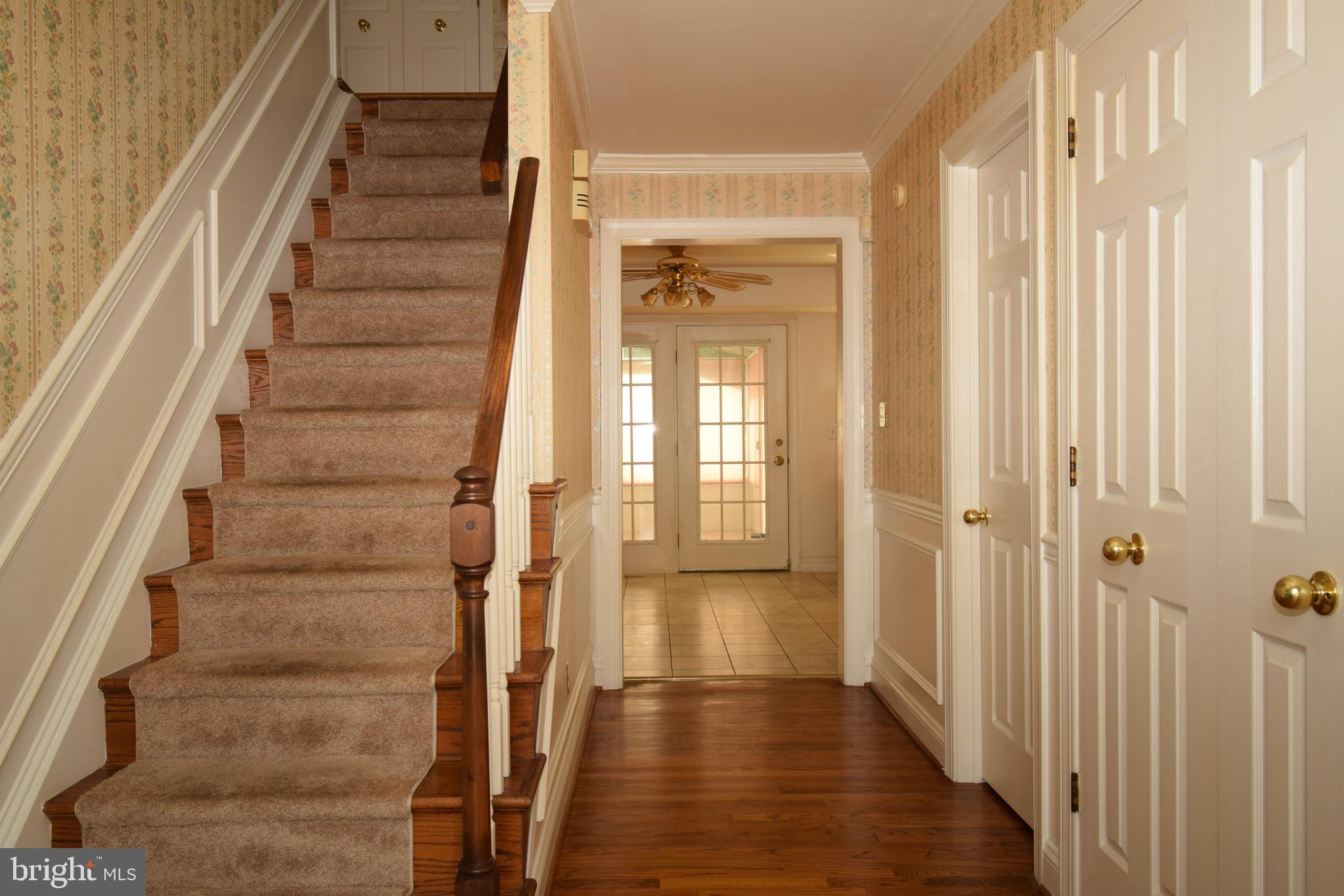 5 Montague Road Newark, DE 19713 - Photo 2 of 37 Entrance hall