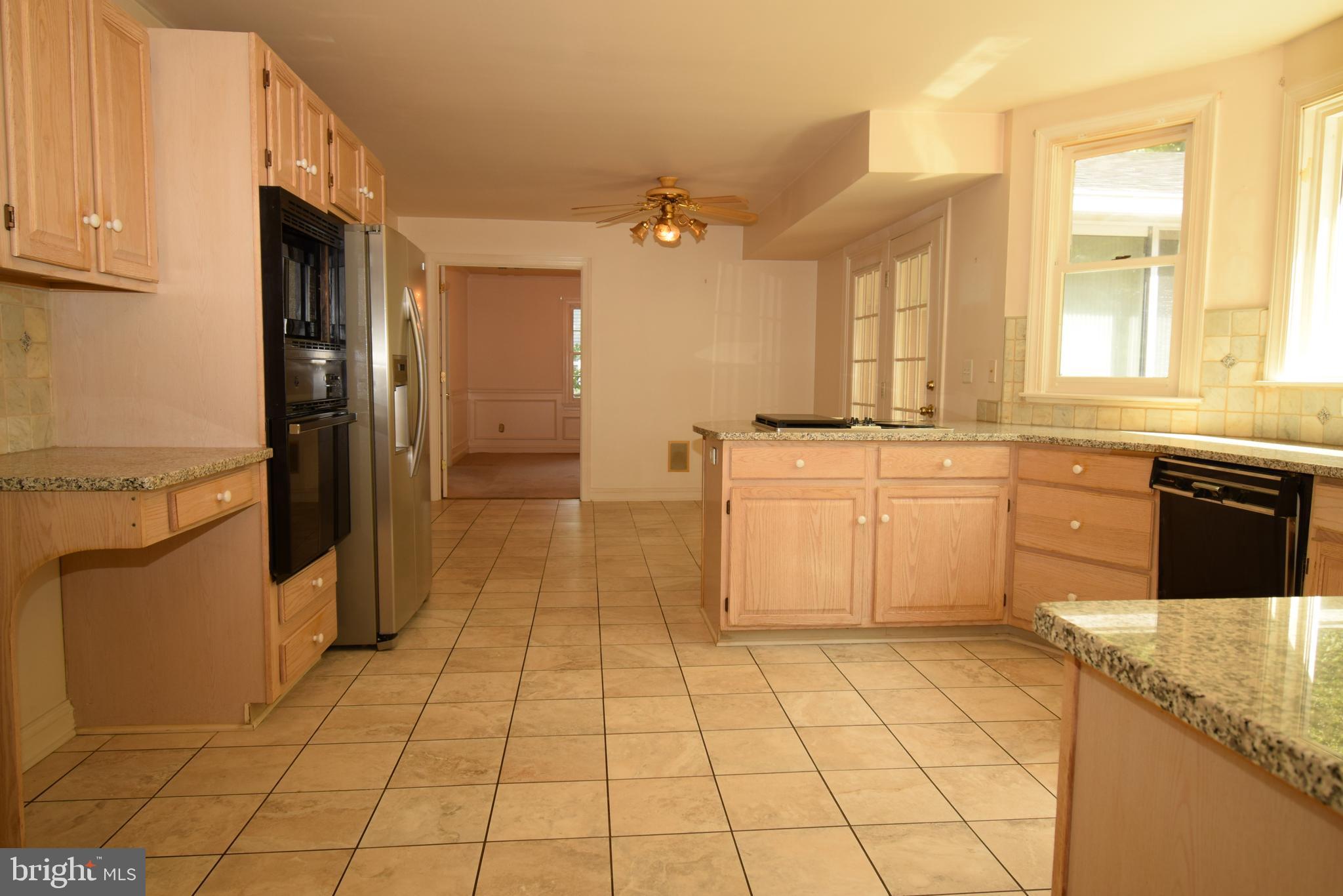 5 Montague Road Newark, DE 19713 - Photo 5 of 37 Large country kitchen