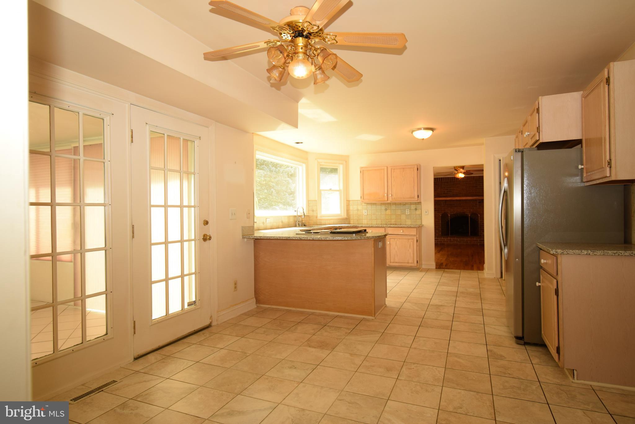 5 Montague Road Newark, DE 19713 - Photo 8 of 37 Breakfast Room off kitchen