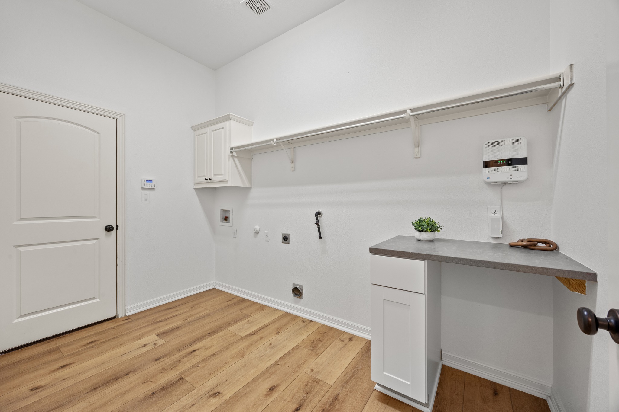 366 Mirafield Lane Austin, TX 78737 - Photo 11 of 34 Laundry Room