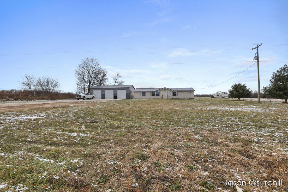 4255 East Stage Road Ionia, MI 48846 - Photo 4 of 41 IMG_1002