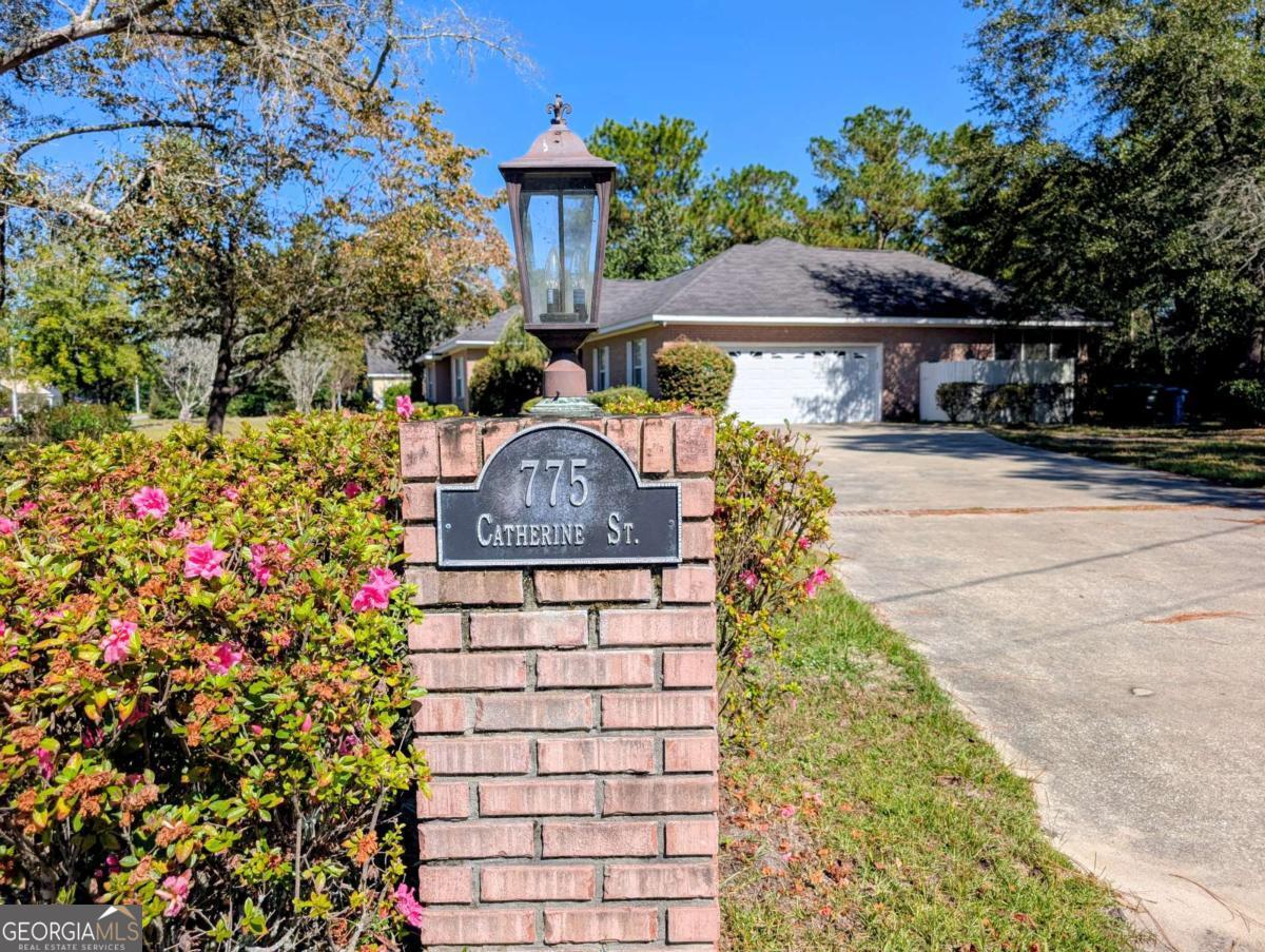 775 Catherine Street Jesup, GA 31546 - Photo 5 of 37