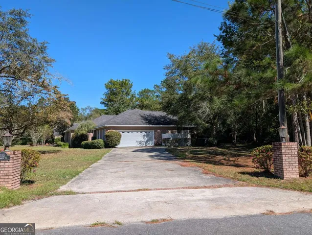 a view of patio with a house