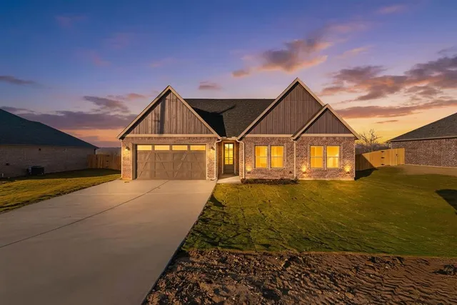 $325,000 | 498 Cumberland Trail, Jacksboro, TX 76458