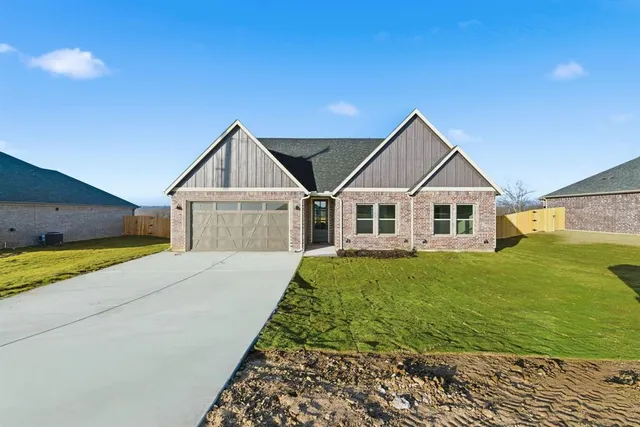 $325,000 | 498 Cumberland Trail, Jacksboro, TX 76458