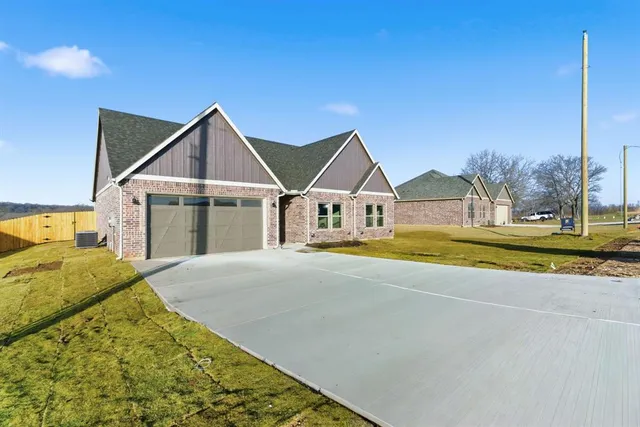 $325,000 | 498 Cumberland Trail, Jacksboro, TX 76458