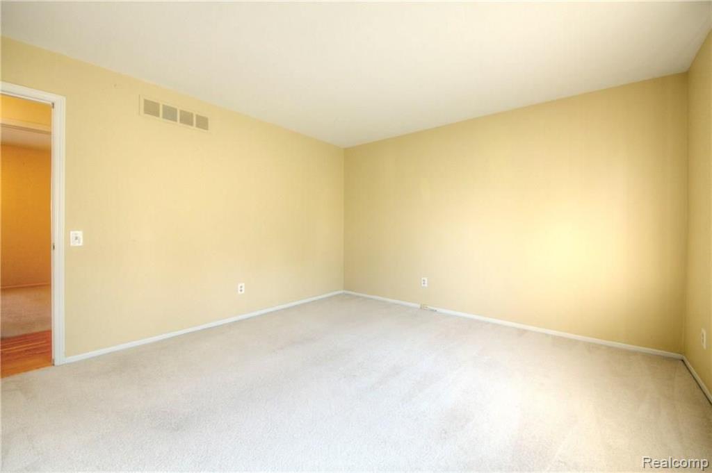24685 Jamestowne Road Novi, MI 48375 - Photo 15 of 39