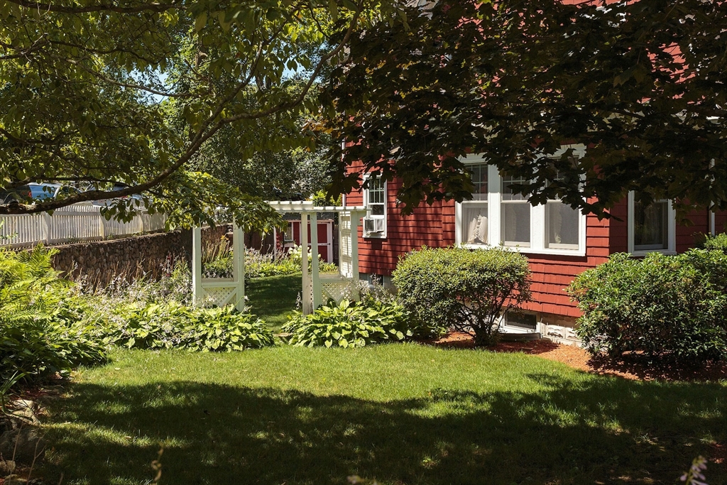 70 Woodside Road Winchester, MA 01890 - Photo 3 of 40 Gallery Image 3