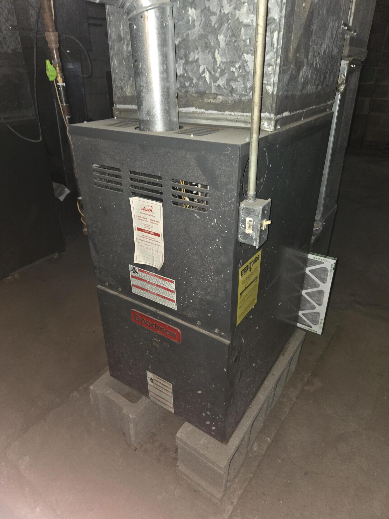 1722 South Layton Boulevard Milwaukee, WI 53215 - Photo 34 of 34 20260203_115253