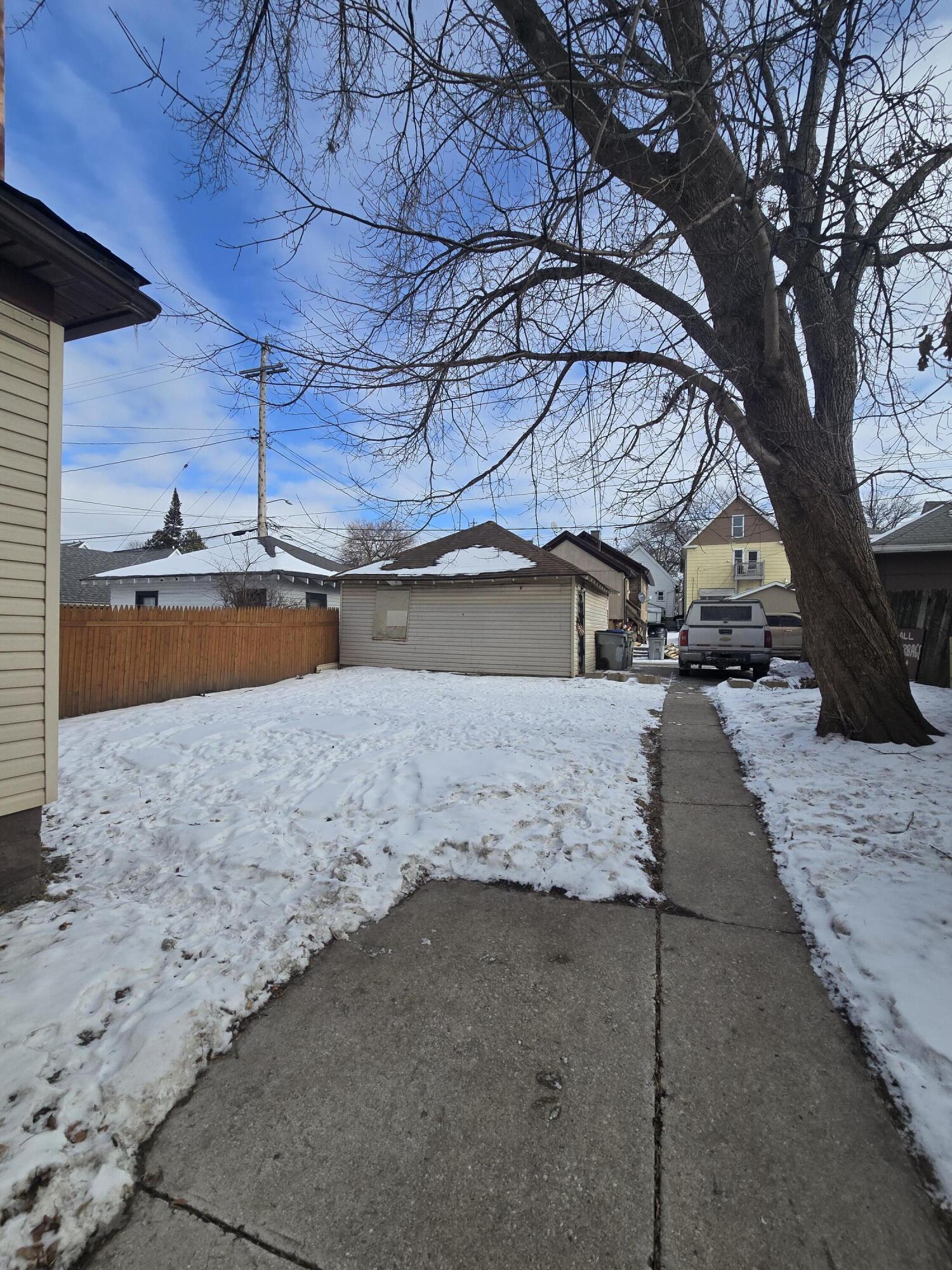 1722 South Layton Boulevard Milwaukee, WI 53215 - Photo 4 of 34 20260203_120131