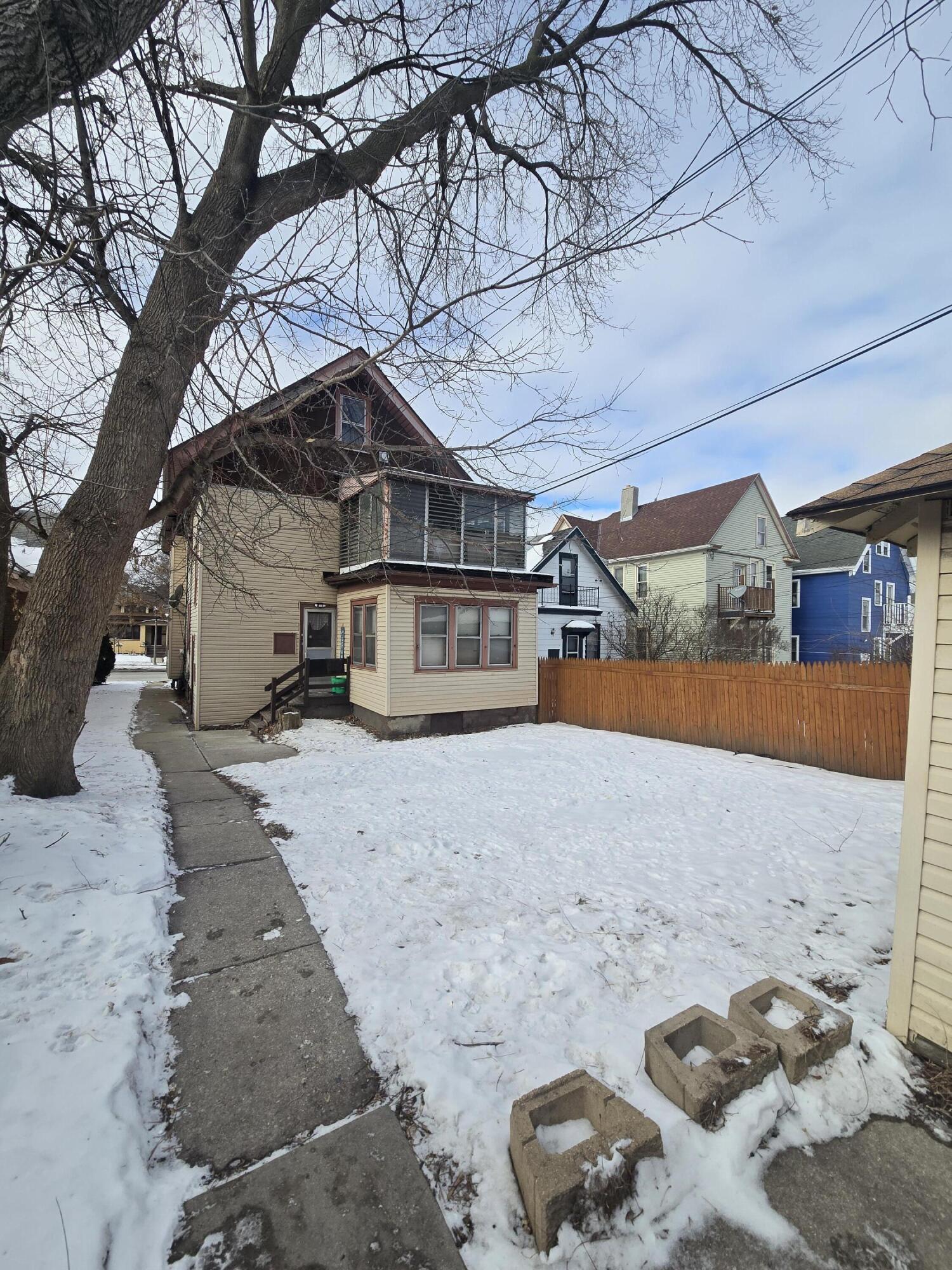 1722 South Layton Boulevard Milwaukee, WI 53215 - Photo 5 of 34 20260203_120150