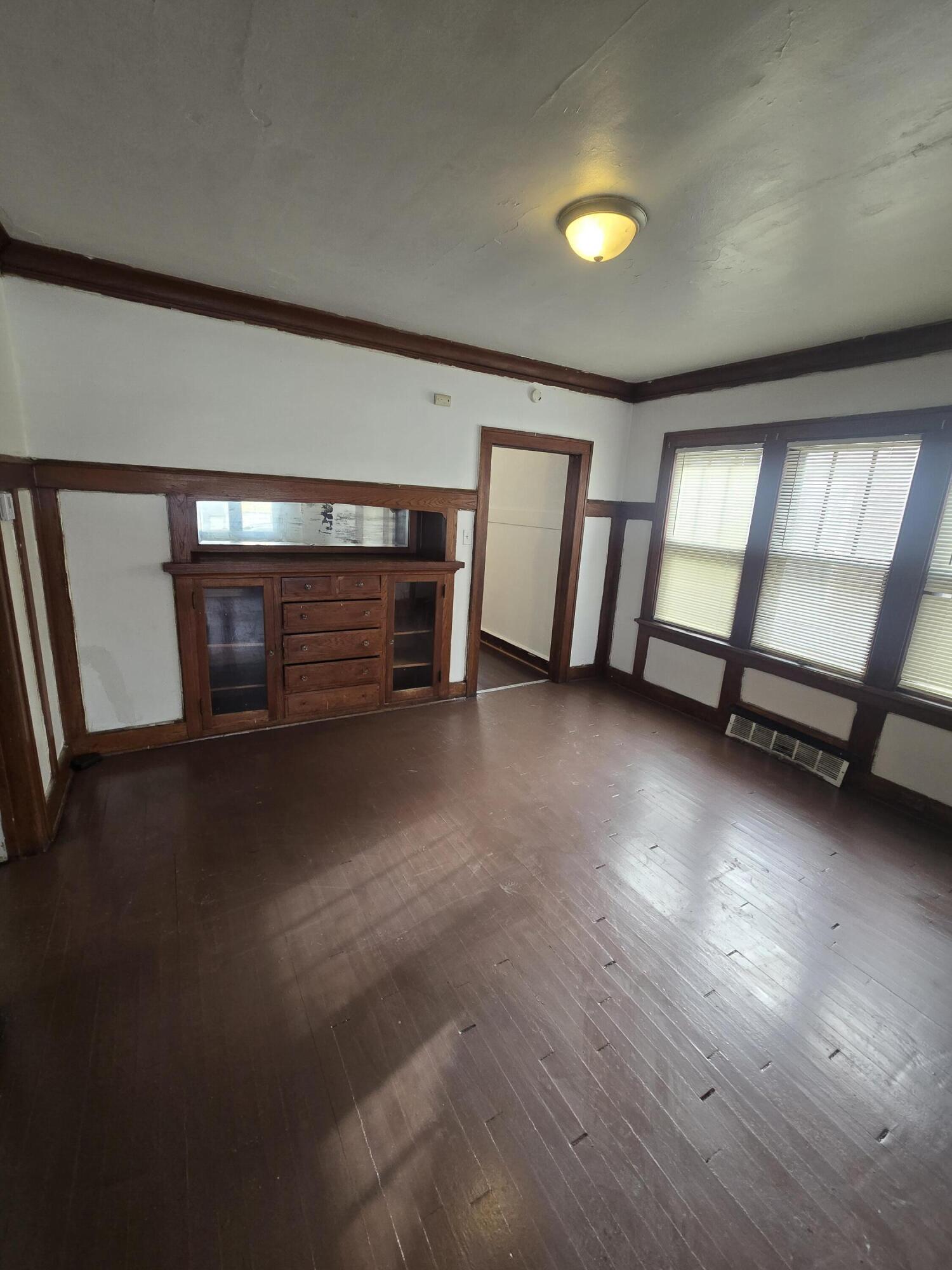 1722 South Layton Boulevard Milwaukee, WI 53215 - Photo 10 of 34 20260203_110919