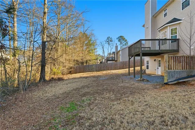 a picture of a wall with a white and white wall