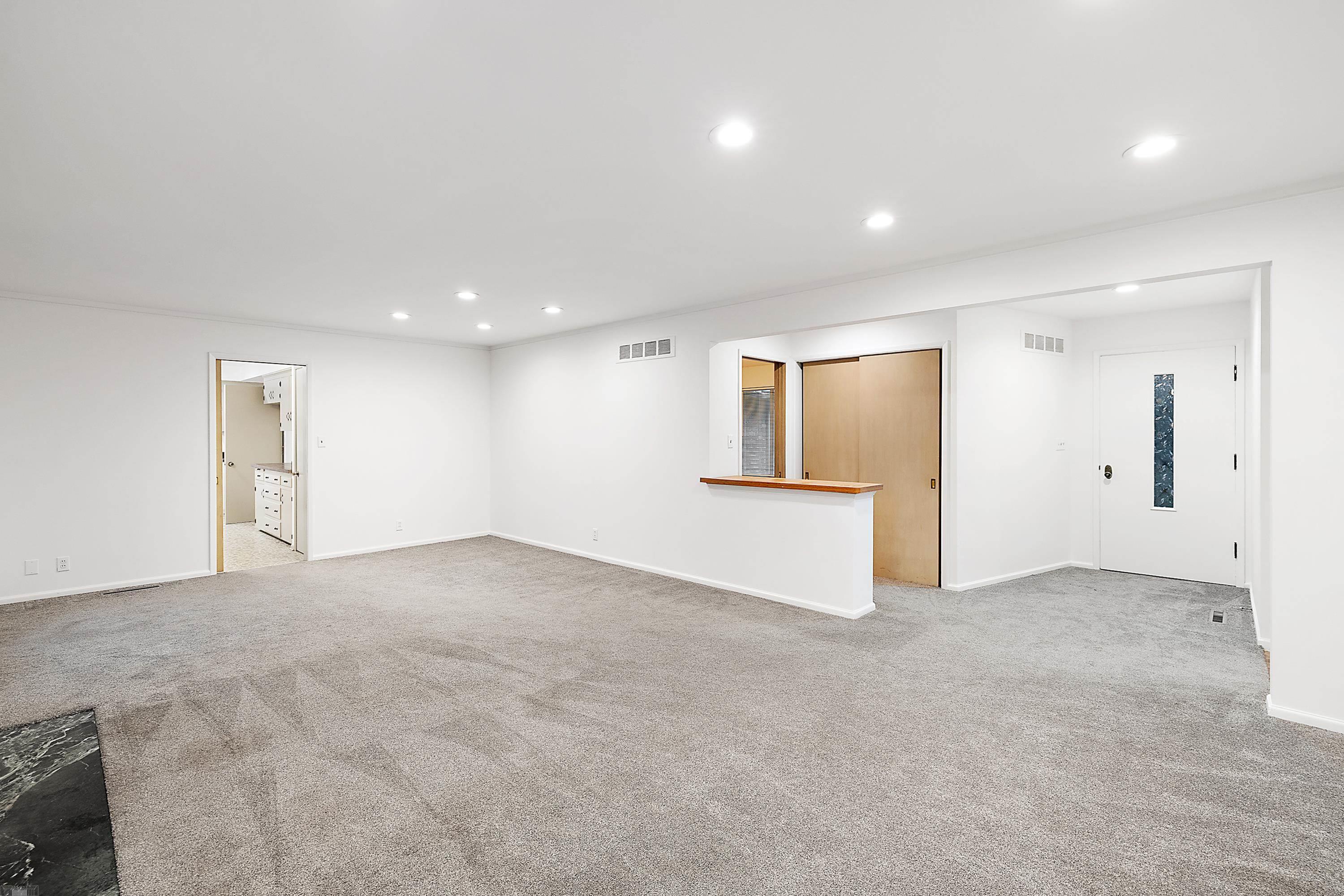426 Barclay Road Grosse Pointe, MI 48236 - Photo 7 of 38 50119794-6.JPG