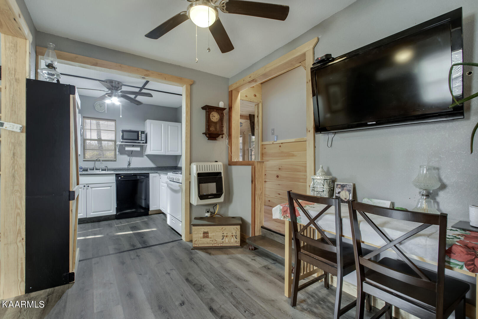 1690 Reliance Road Tellico Plains, TN 37385 - Photo 5 of 34 Living Room/Dining