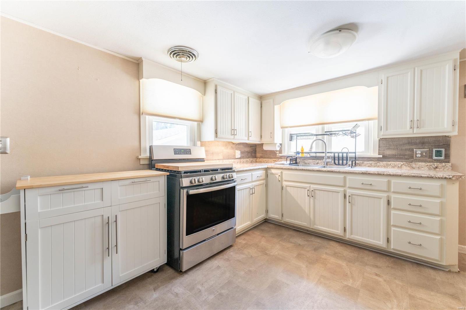 1135 New Trenton Road Highland, IL 62249 - Photo 11 of 32