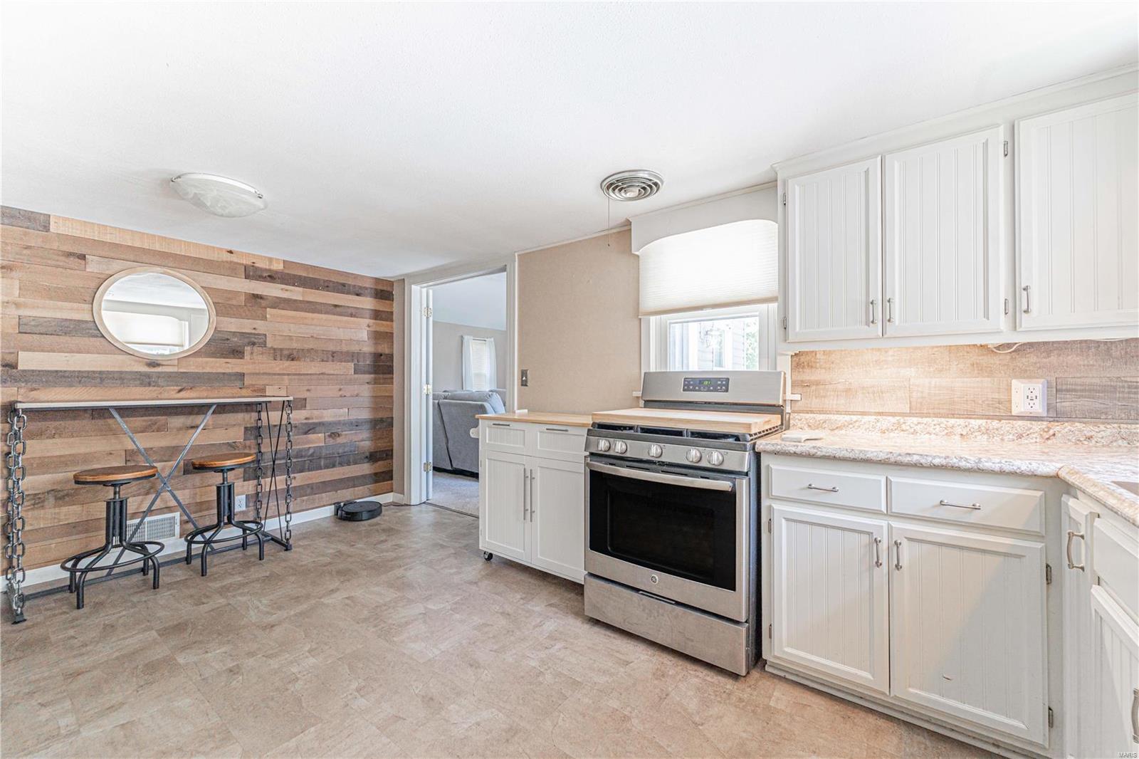 1135 New Trenton Road Highland, IL 62249 - Photo 12 of 32