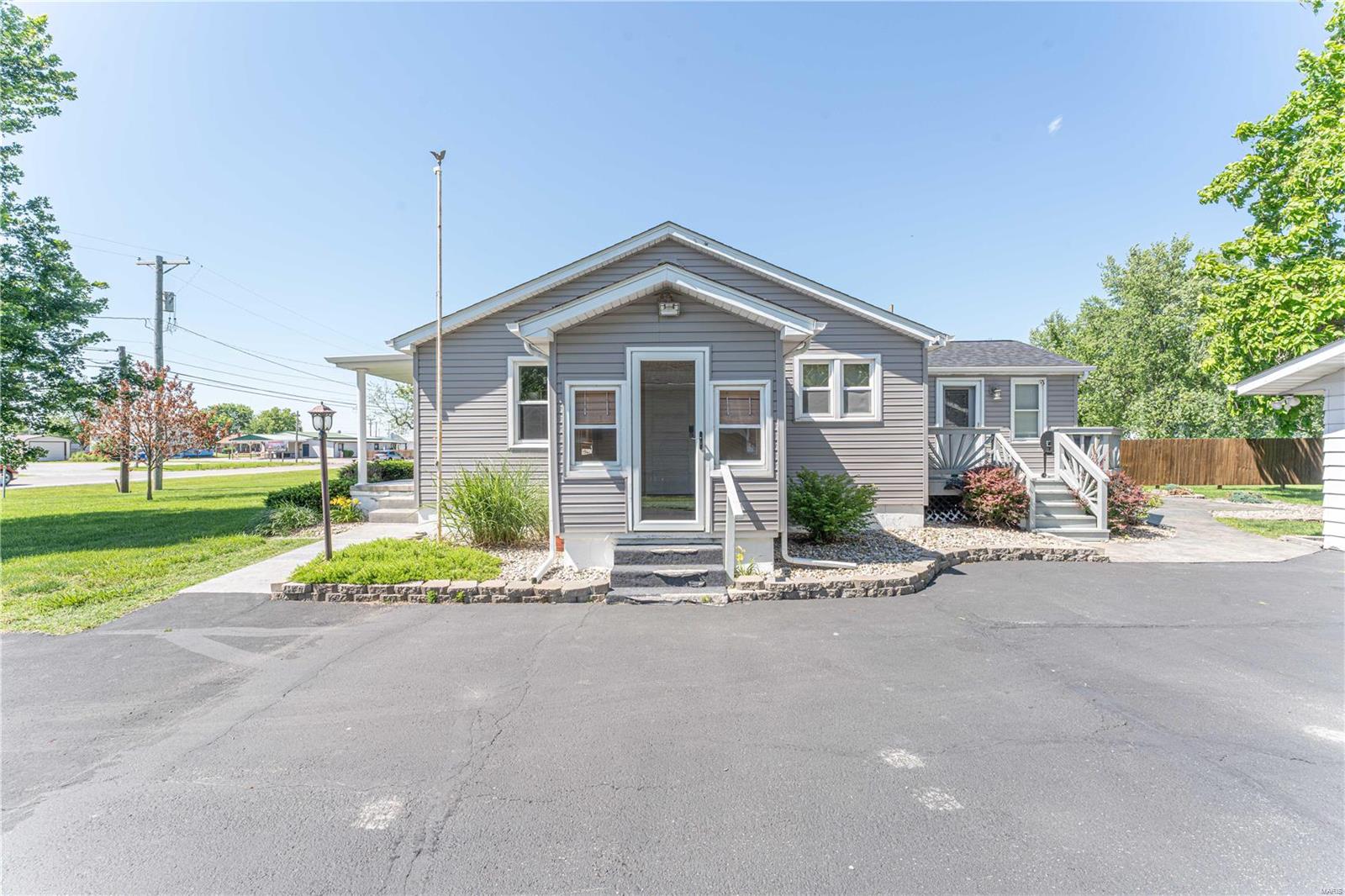 1135 New Trenton Road Highland, IL 62249 - Photo 3 of 32