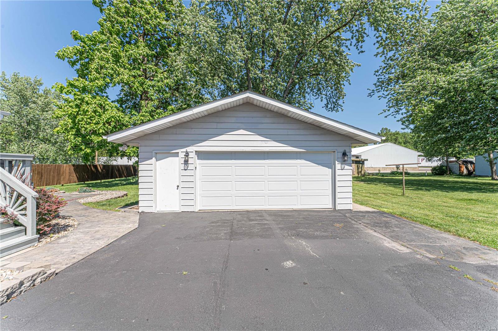 1135 New Trenton Road Highland, IL 62249 - Photo 4 of 32