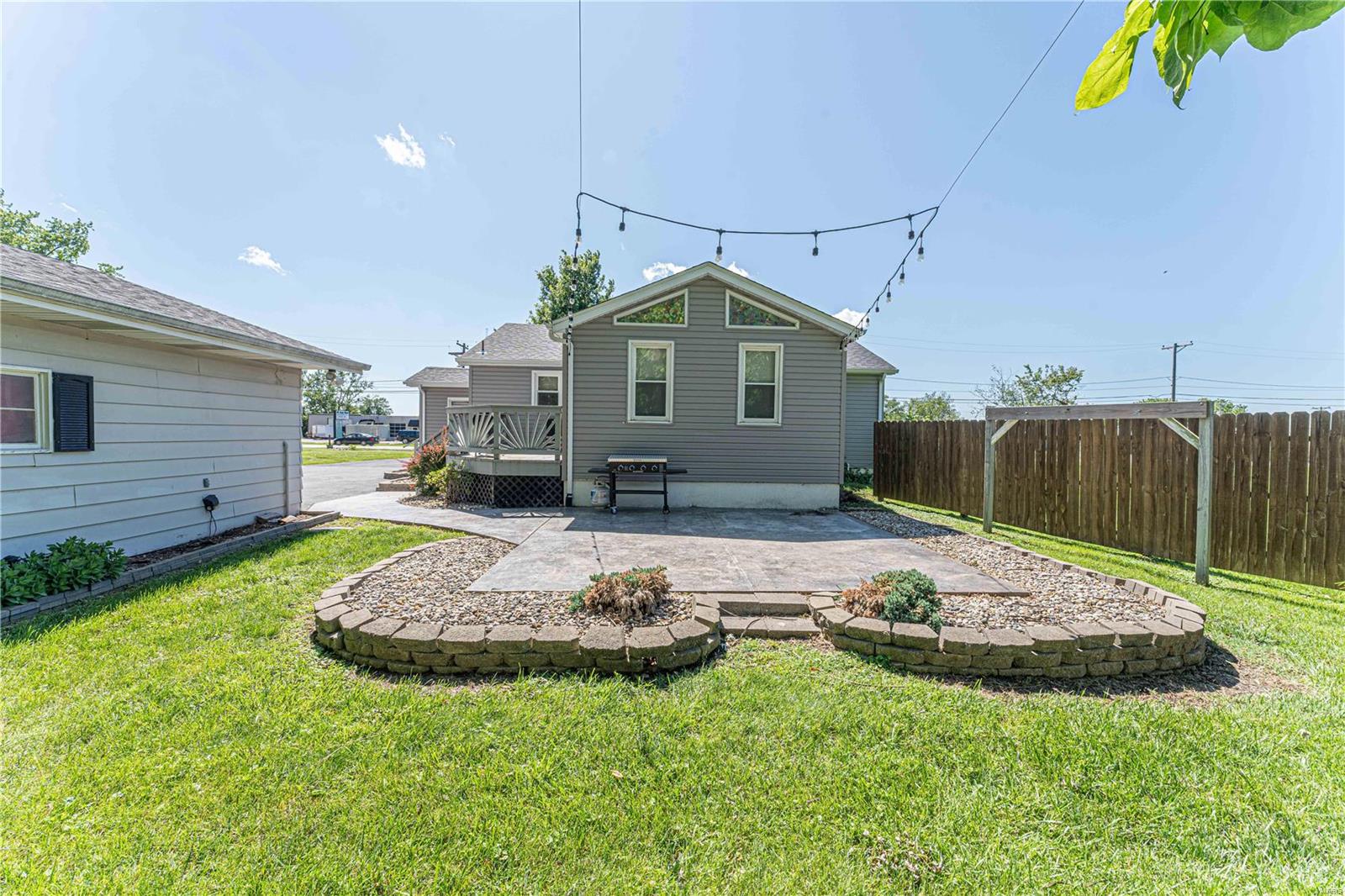 1135 New Trenton Road Highland, IL 62249 - Photo 6 of 32