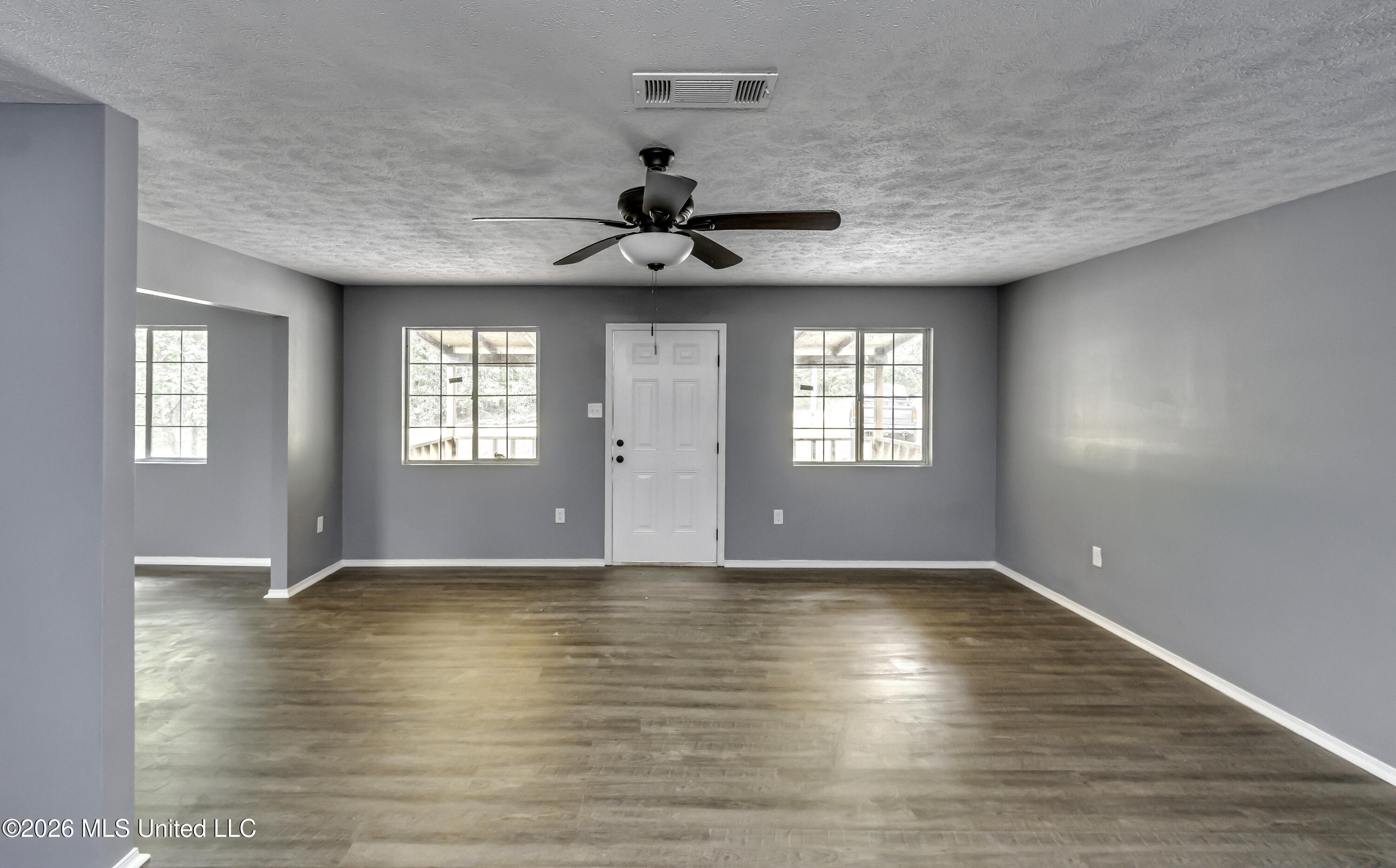 122 Hull Road Magee, MS 39111 - Photo 3 of 30 Living area