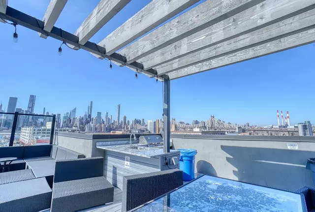 $1,246,000 | 11-12 44th Drive, Unit 3E | Long Island City