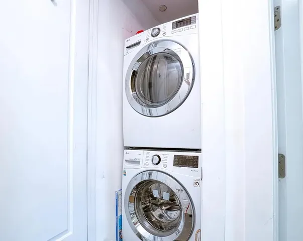 $1,246,000 | 11-12 44th Drive, Unit 3E | Long Island City