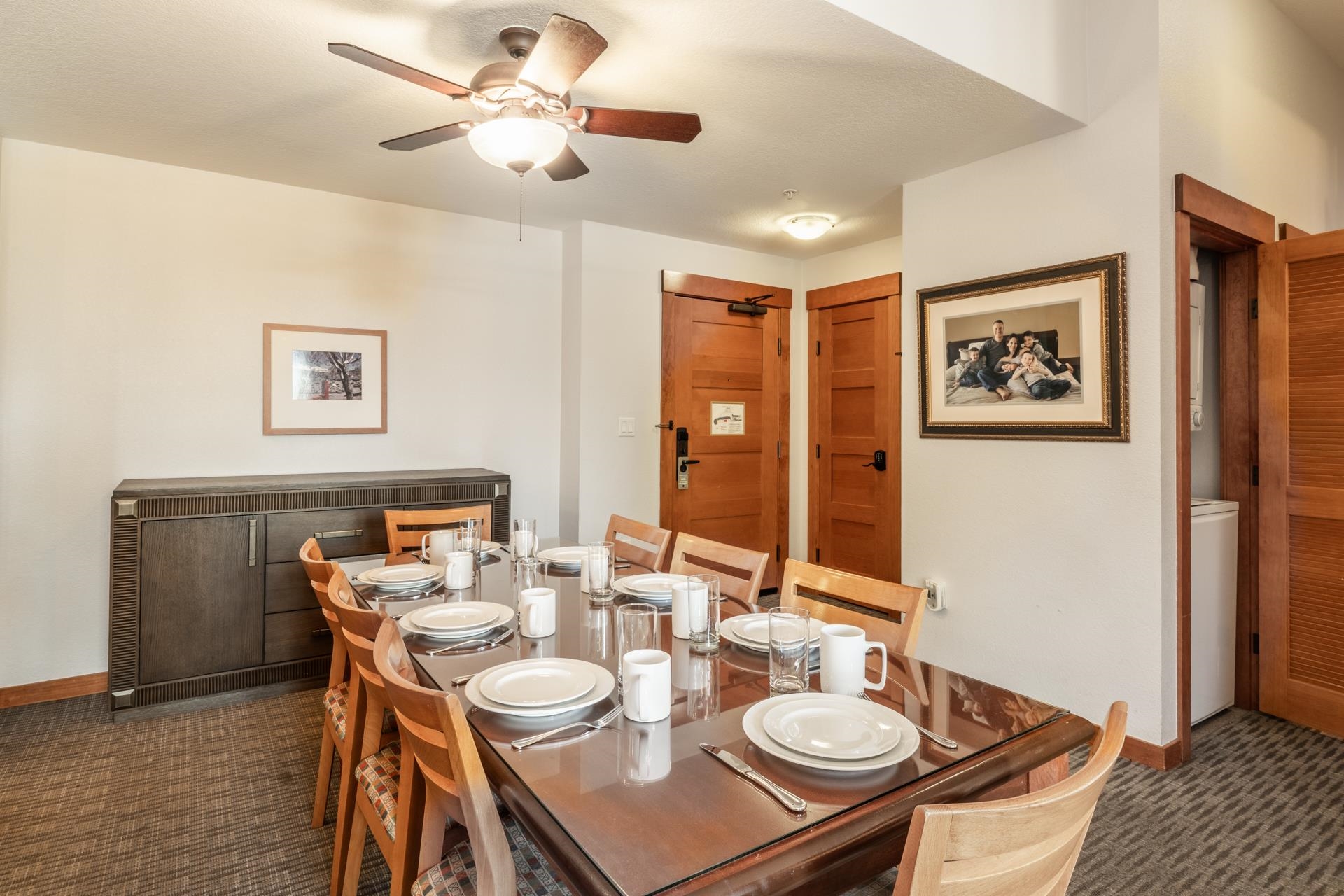 6201 Minaret Road, Unit 2117 Mammoth Lakes, CA 93546 - Photo 16 of 47 a view of a dining room with furniture and wooden floor