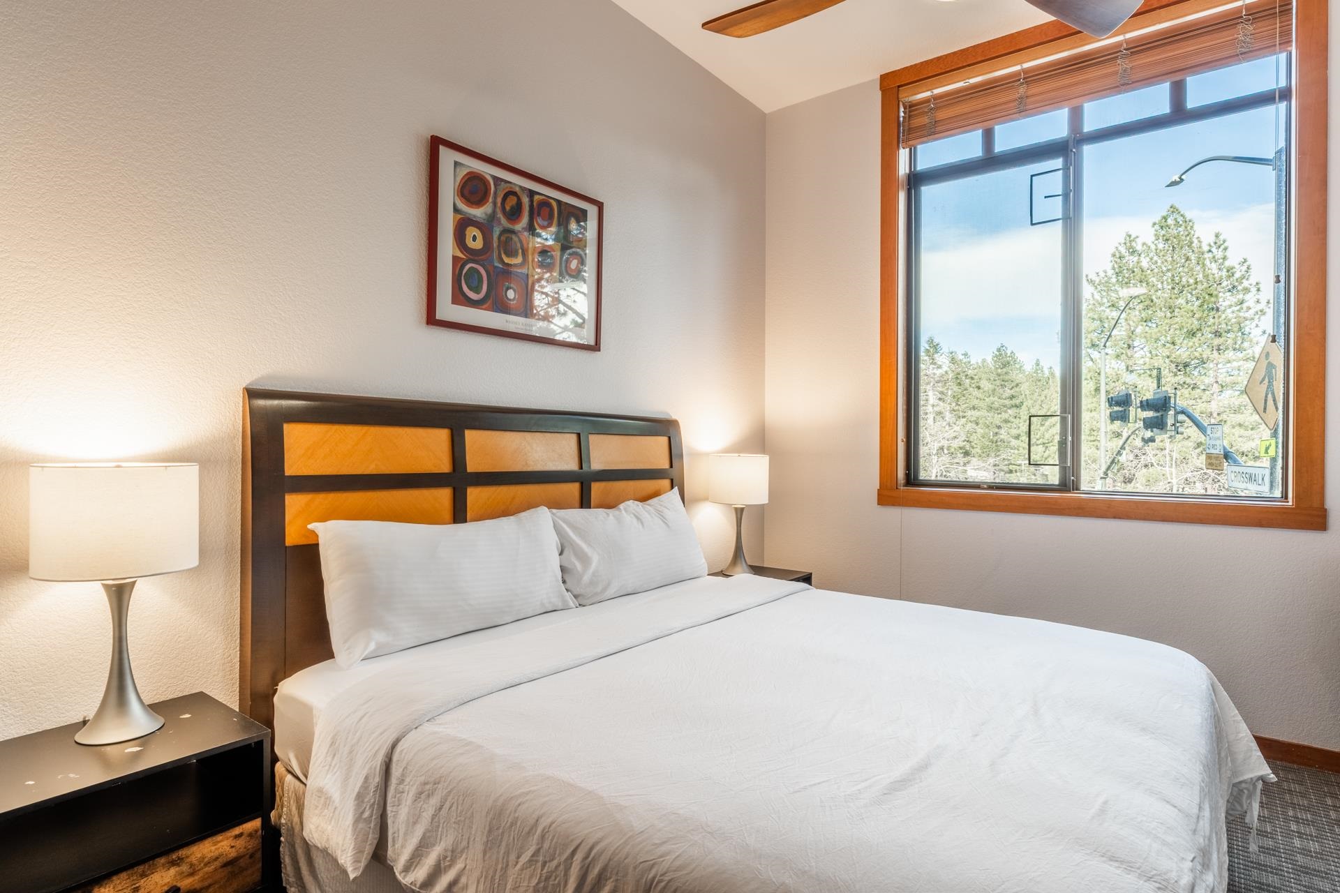 6201 Minaret Road, Unit 2117 Mammoth Lakes, CA 93546 - Photo 35 of 47 a bedroom with a large bed and a window