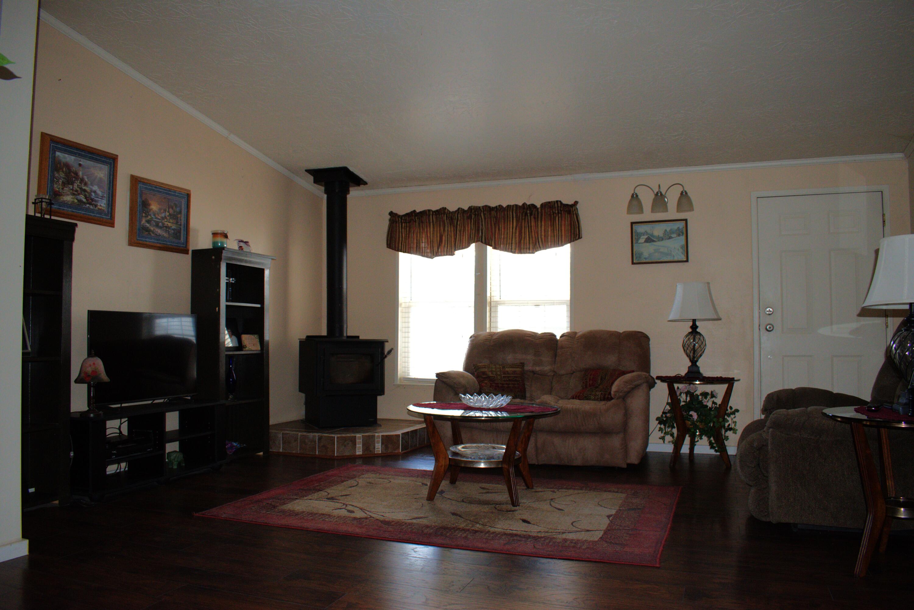 6850 Downing Road, Unit 73 Central Point, OR 97502 - Photo 5 of 23 DSC_1071