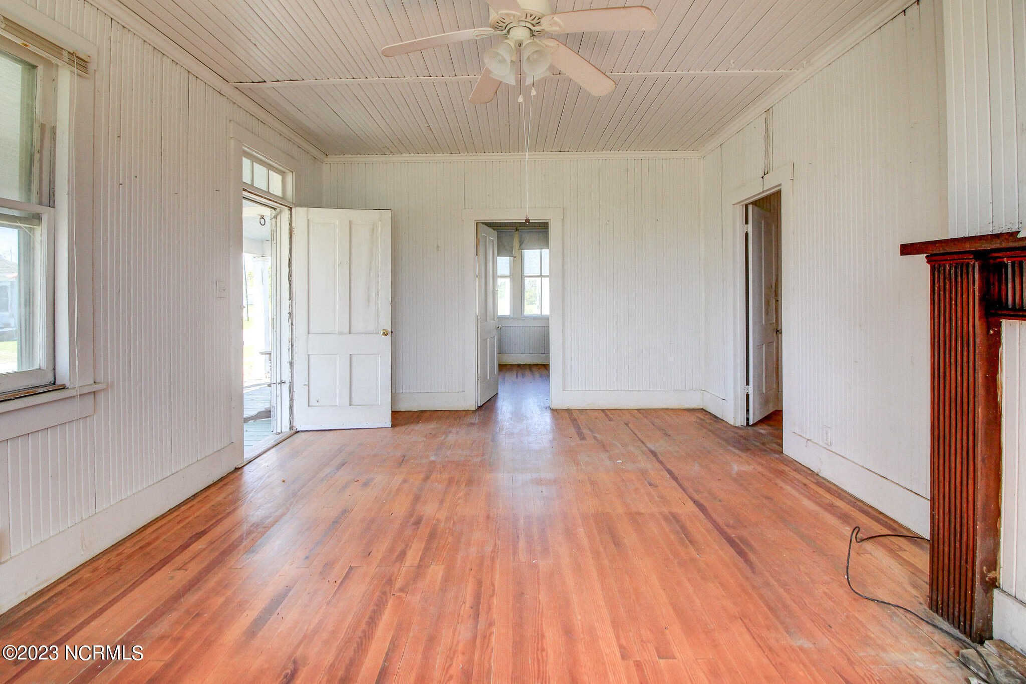 326 Community Road Davis, NC 28524 - Photo 11 of 26 Living room