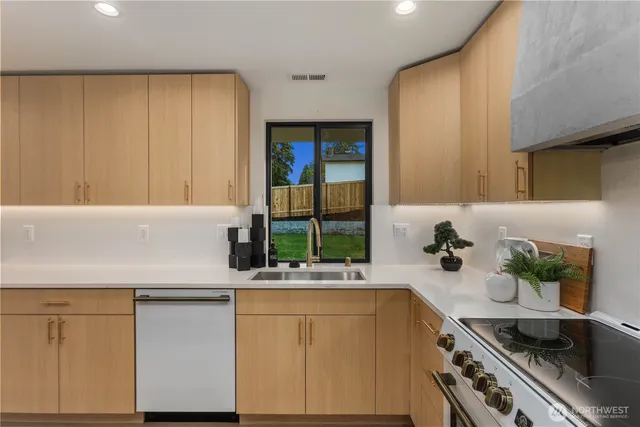 $1,349,000 | 11715 Southeast 64th Street, Bellevue, WA 98006