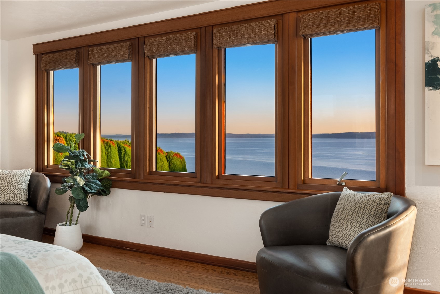 11287 Marine View Drive Southwest Seattle, WA 98146 - Photo 26 of 40 a living room with furniture and a window