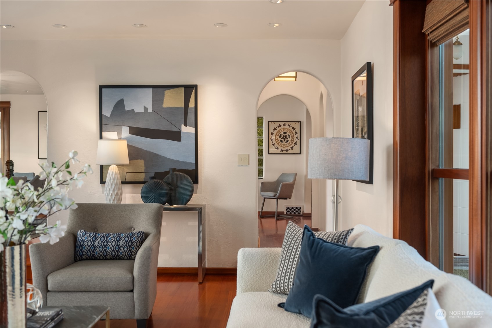 11287 Marine View Drive Southwest Seattle, WA 98146 - Photo 6 of 40 a living room with furniture
