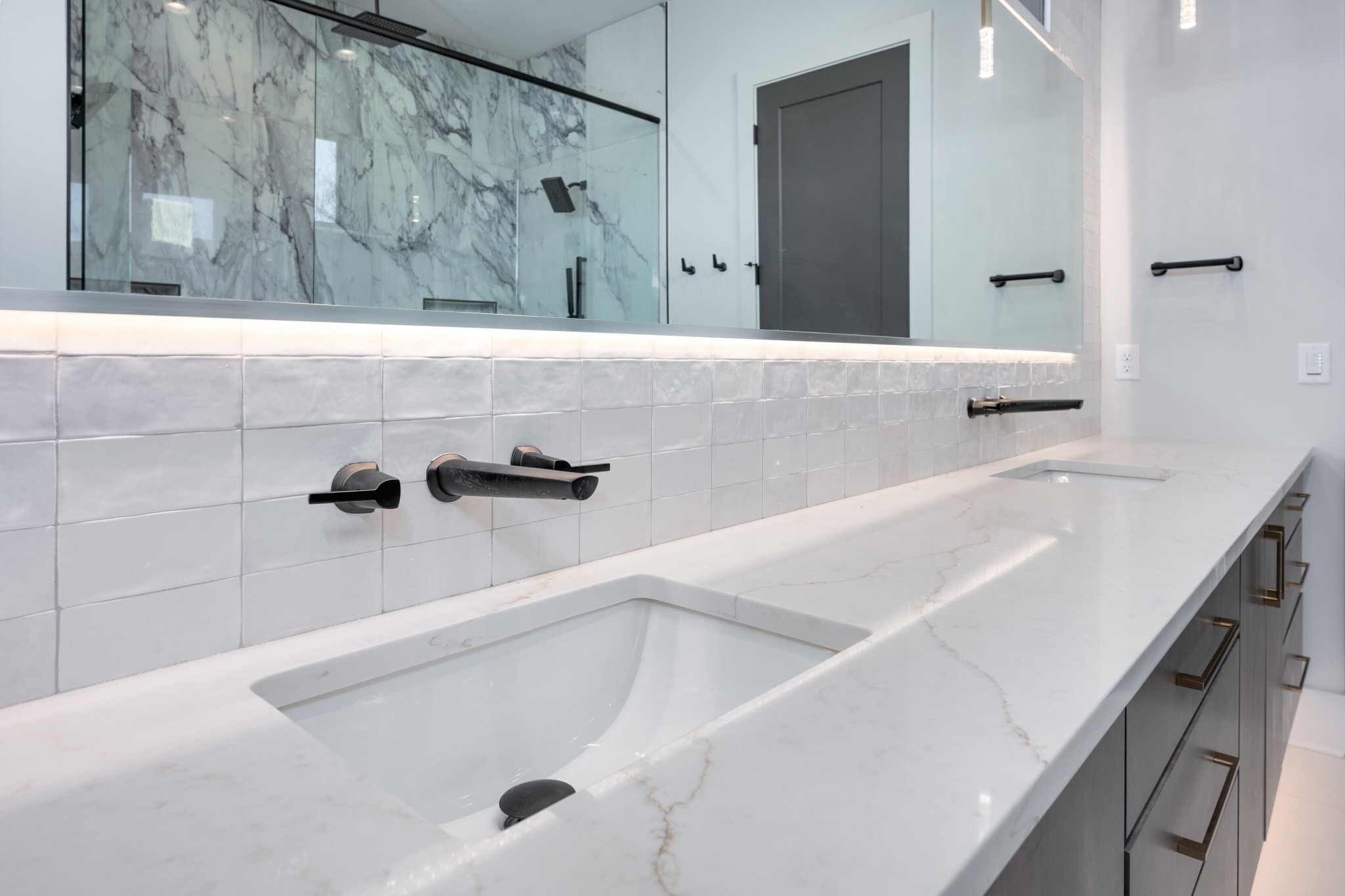 3122 A Belwood Street Nashville, TN 37203 - Photo 52 of 61 a bathroom with a bathtub and a sink