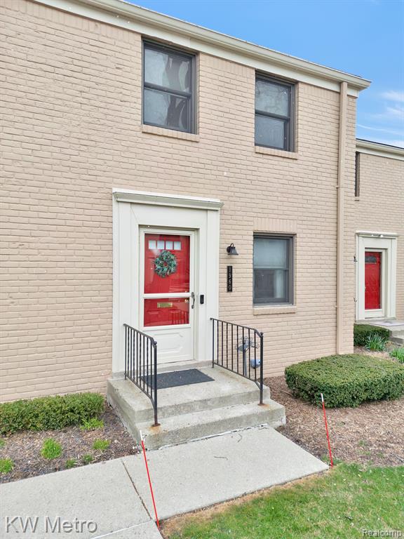1960 Graefield Road Birmingham, MI 48009 - Photo 2 of 23