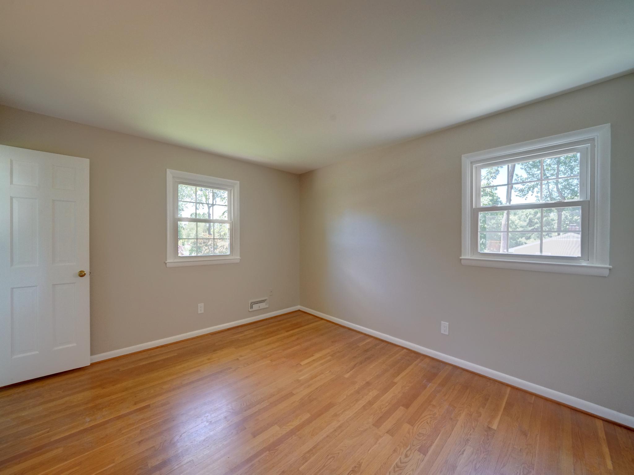 5062 Durham Road West Columbia, MD 21044 - Photo 19 of 40 Upstairs Bedroom w/en-suite full bath