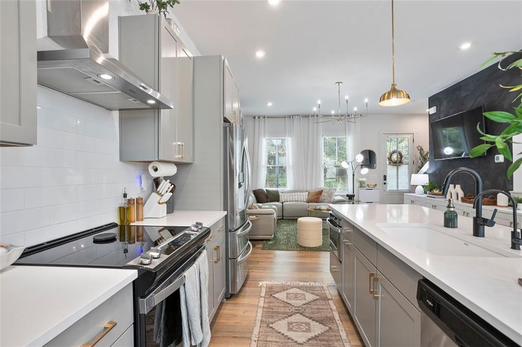 1081 Crest Circle Southeast Atlanta, GA 30312 - Photo 5 of 26