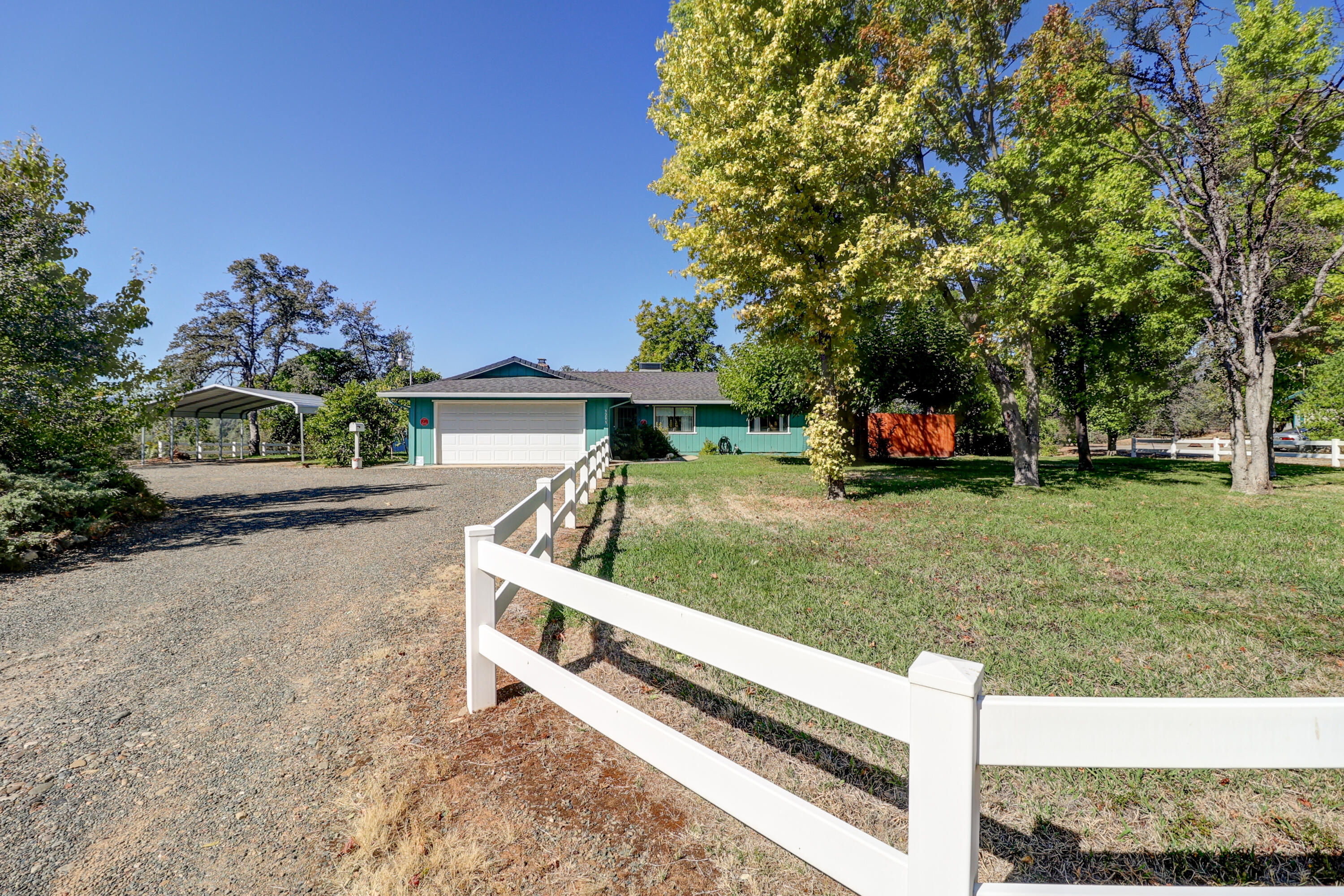3295 Santa Rosa Way Redding, CA 96003 - Photo 12 of 55 White Picket Fence