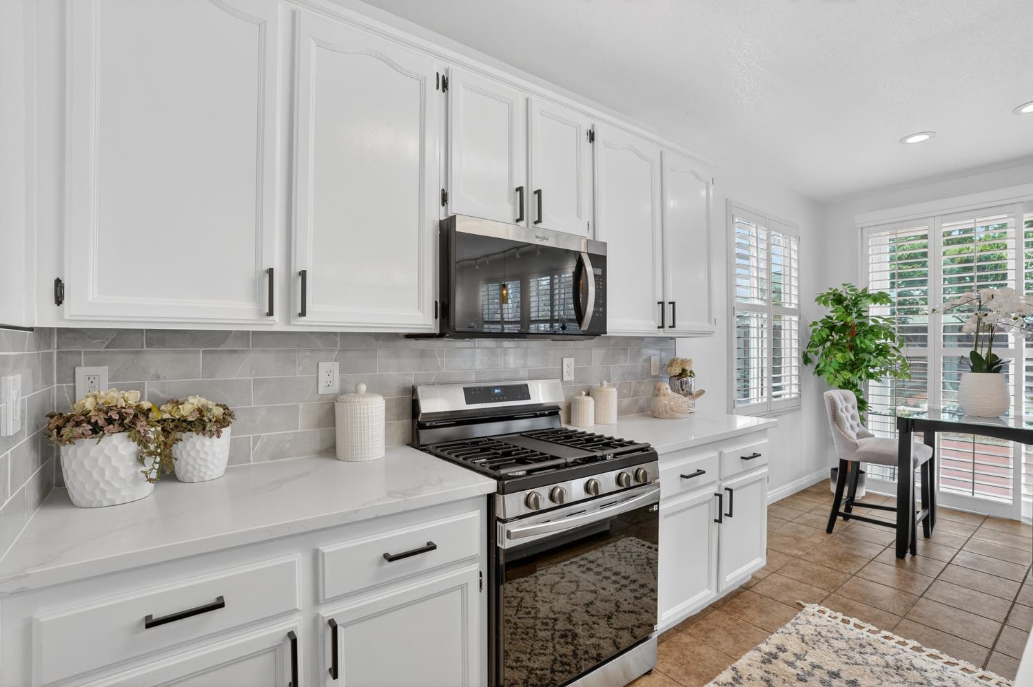 10090 Rojelio Court Elk Grove, CA 95757 - Photo 10 of 40