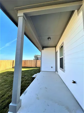 $1,750 | 152 Old Stagecoach Road, Jarrell, TX 76537