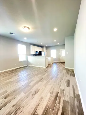 $1,750 | 152 Old Stagecoach Road, Jarrell, TX 76537