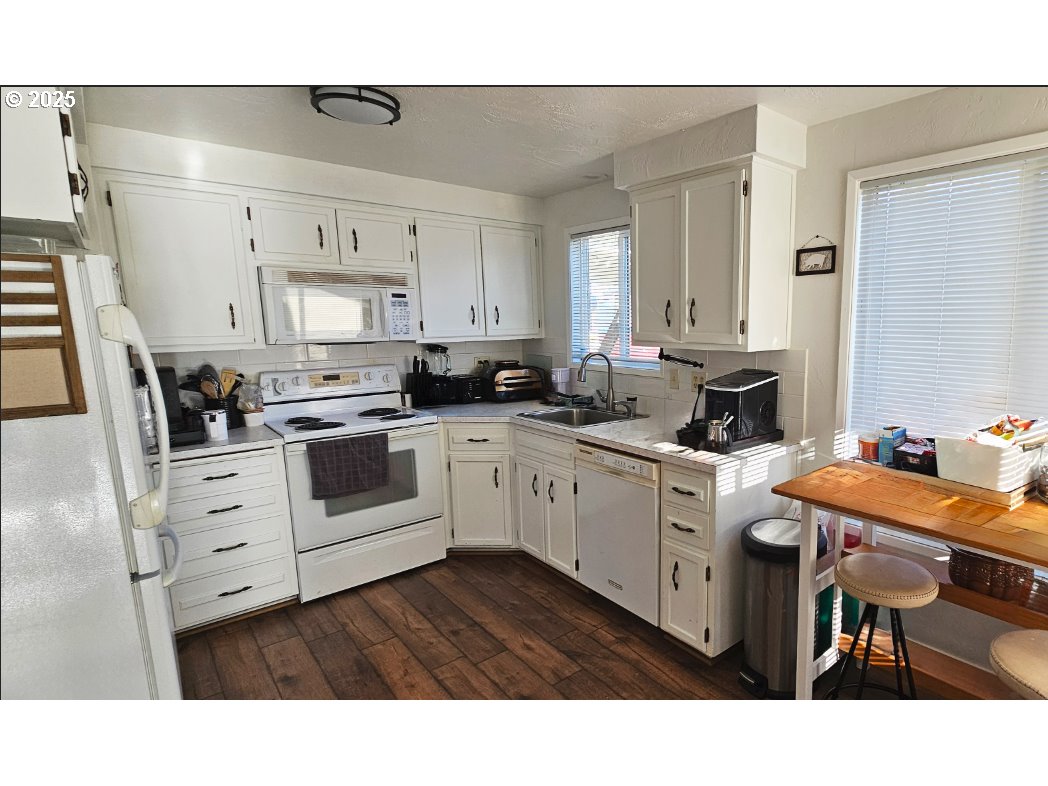 36692 Parsons Creek Road Springfield, OR 97478 - Photo 3 of 9 Gallery Image 3