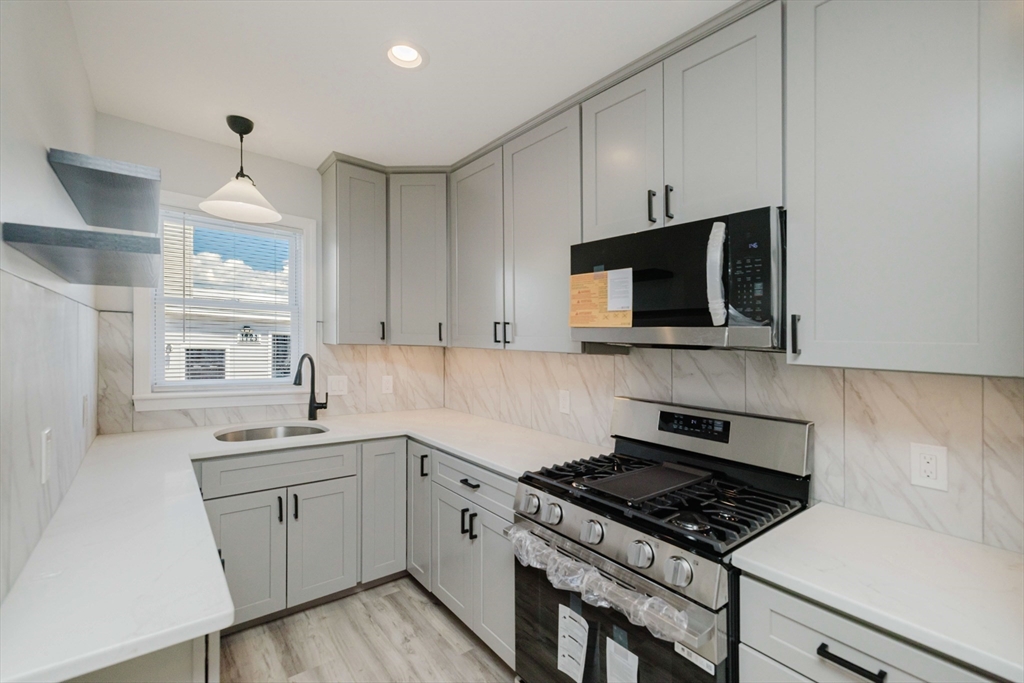 172 Nashua Street Fall River, MA 02721 - Photo 5 of 40