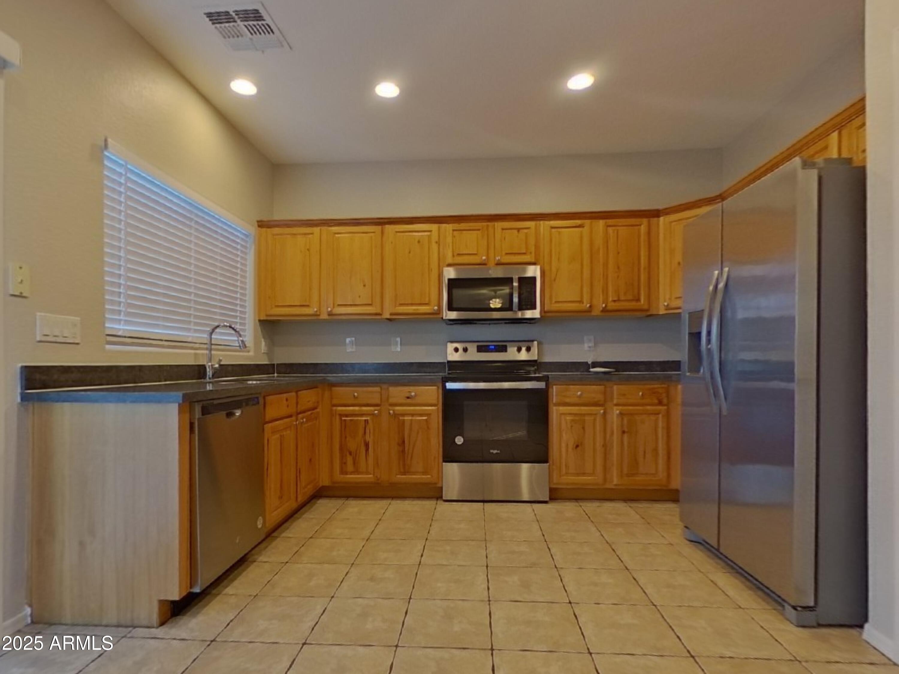 506 South 124th Avenue Avondale, AZ 85323 - Photo 5 of 18 4_Image_IQr9F6Gctx