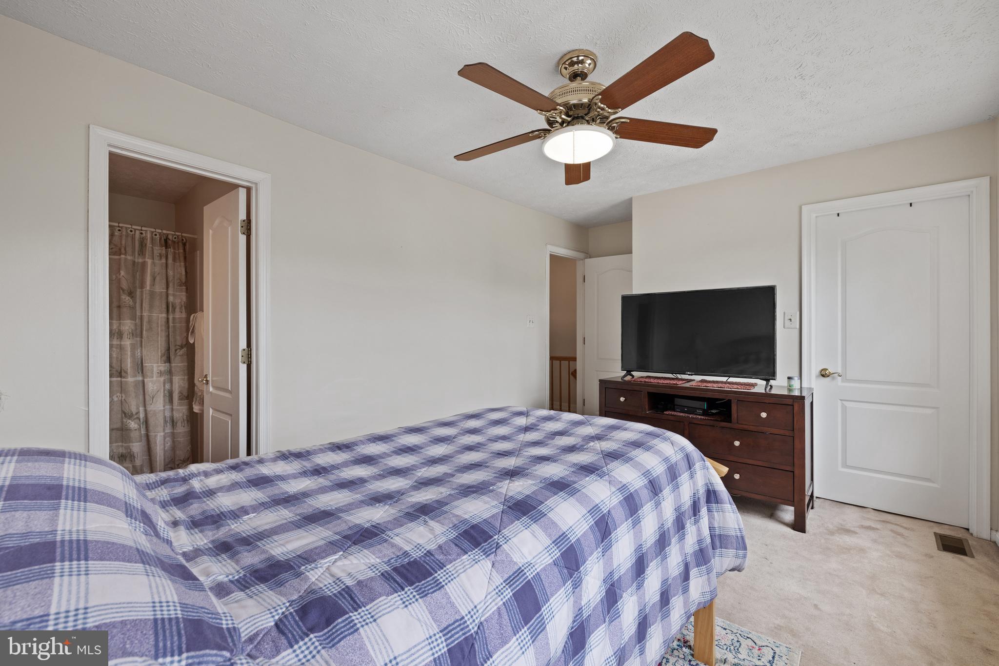 2146 Riding Crop Way Baltimore, MD 21244 - Photo 16 of 36 Generous sized master suite!