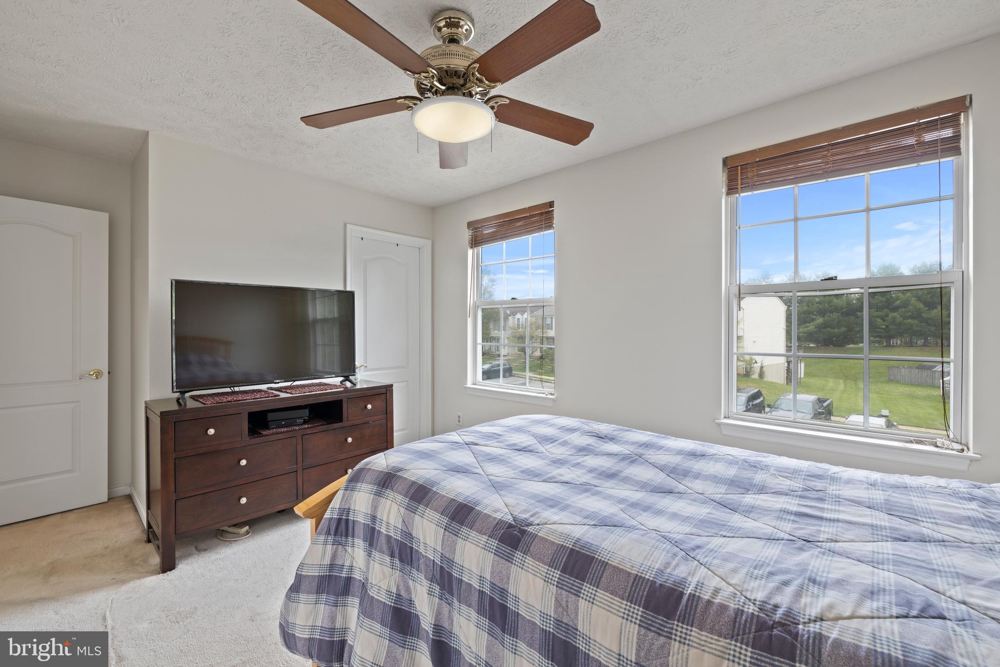 2146 Riding Crop Way Baltimore, MD 21244 - Photo 17 of 36 Natural light!