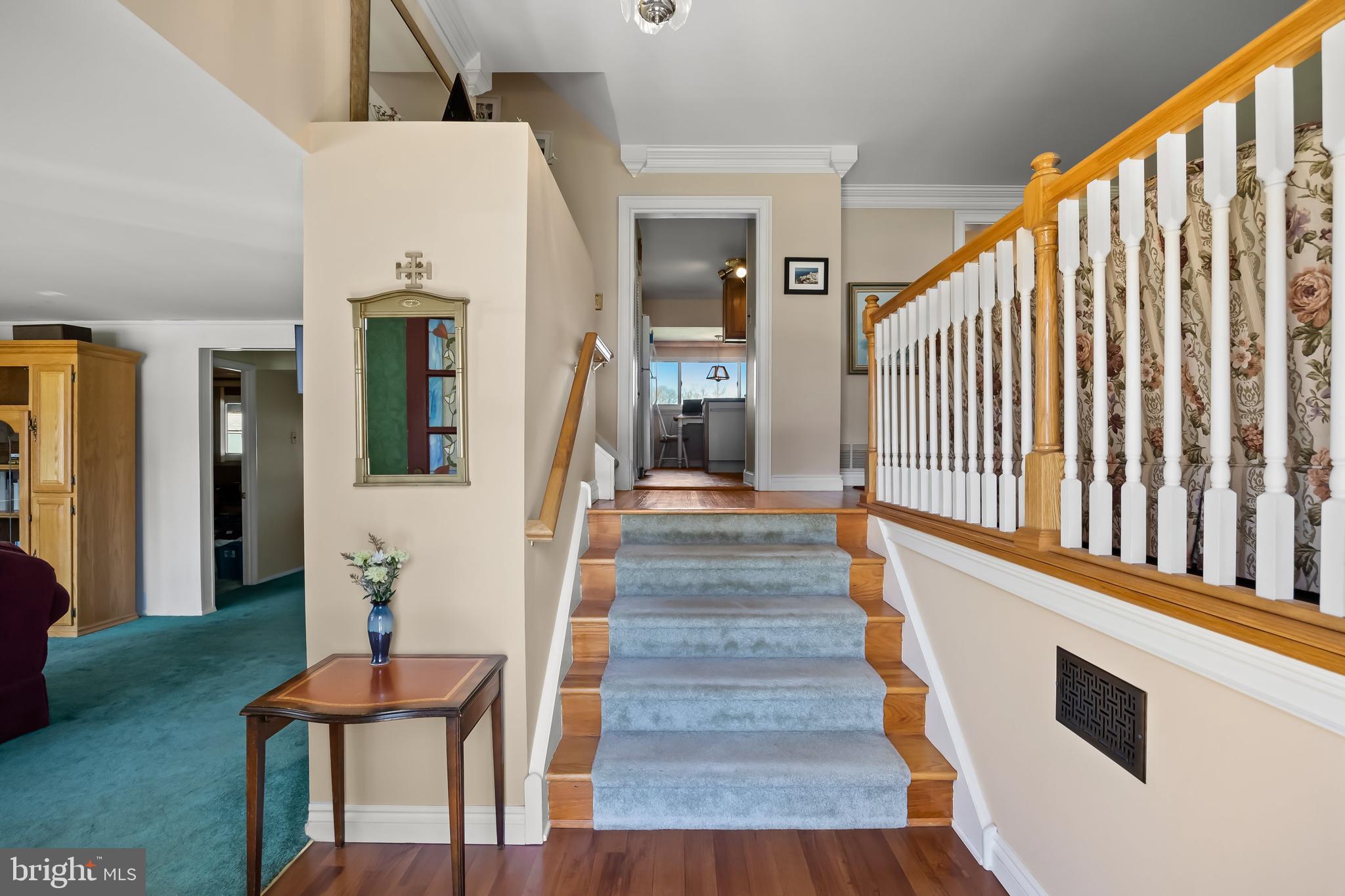 23 Lehigh Drive Delran, NJ 08075 - Photo 4 of 26 Foyer